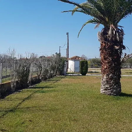 Silver Raches, Sky 펜션 Kouvéla